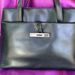 VILLAGER LIZ CLAIBORNE BLACK FAUX LEATHER SHOULDER